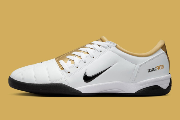 total sports sneakers