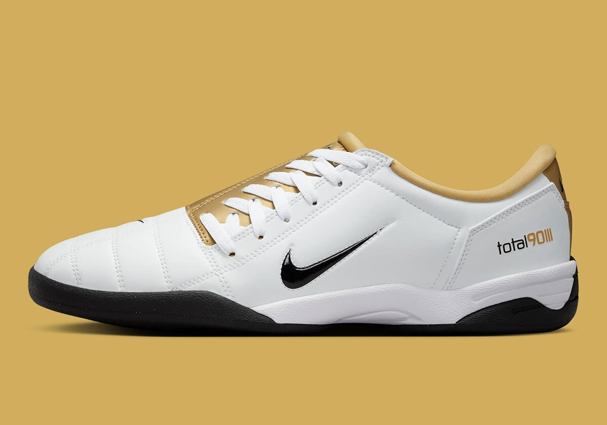 total sports sneakers